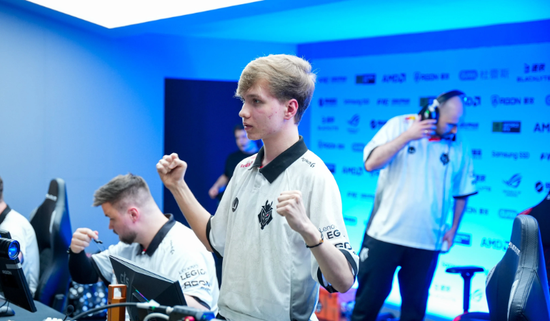 在烟雾缭绕 在烟雾缭绕